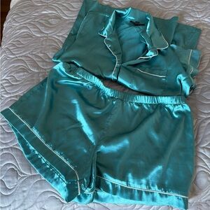 🟢INC. Summer Jammie set, shorts a top with cap sleeves. Size large.